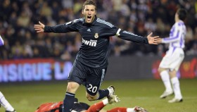 瓜子直播-中超联赛宣传片背景音乐选用与品牌形象塑造分析